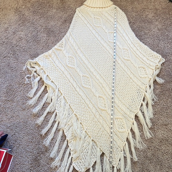 2 Chic sweater poncho - Picture 4 of 7
